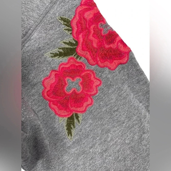 Victoria Secret  Grey Pink Flower Embroidered Sleeve Sweater Size XS - Picture 4 of 8